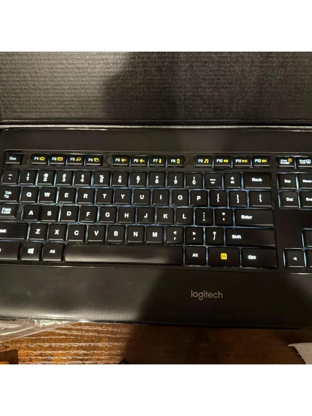 Logitech K800 Illuminated Wireless Keyboard w/ dongle, cable, box - Excellent